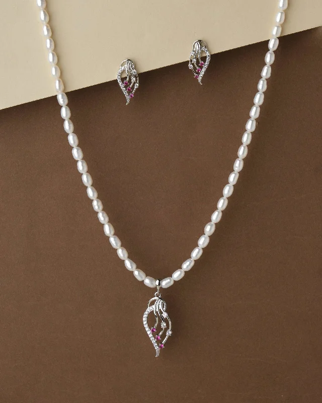 Stacked necklaces for women -Trendy Pearl Necklace Set