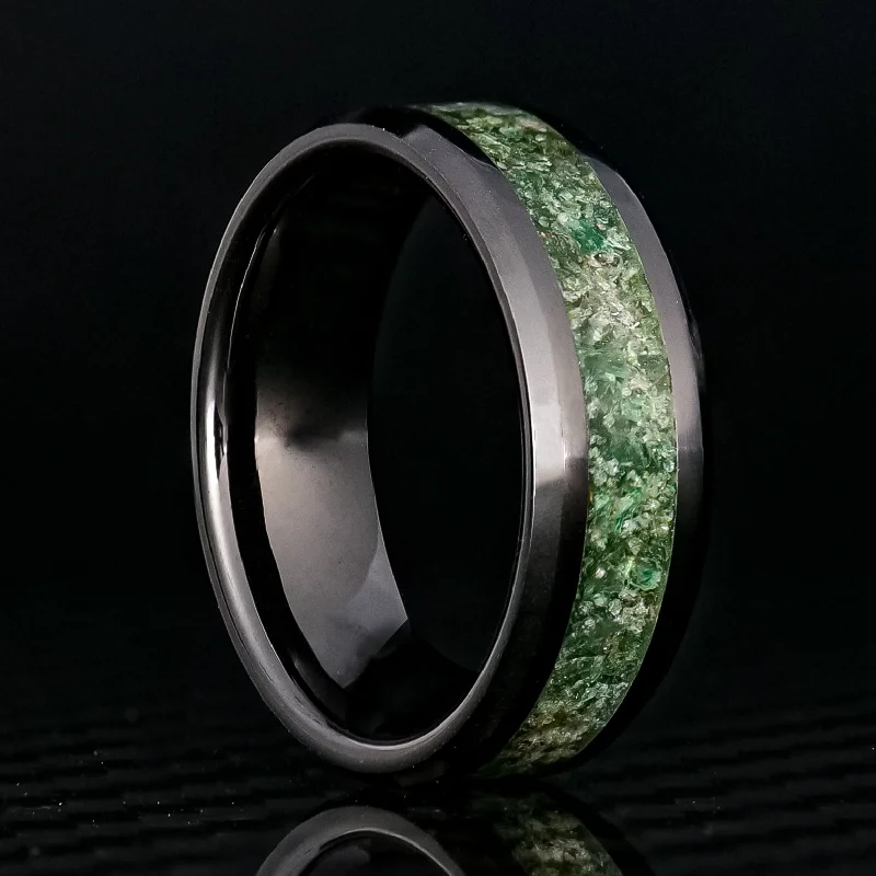 Women adjustable rings -Emerald Glowstone Ring on Black Ceramic