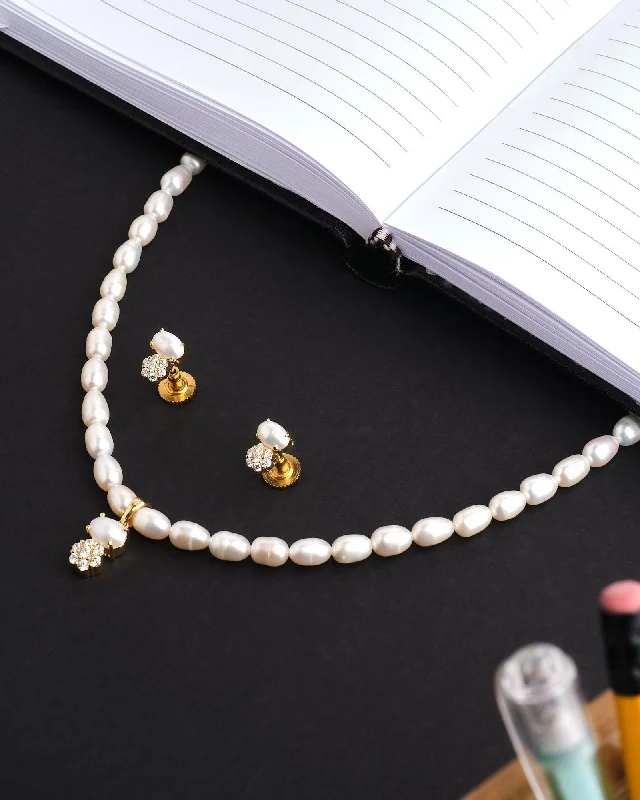 Trendy necklaces for women -The Yaretzi  Pearl Necklace Set