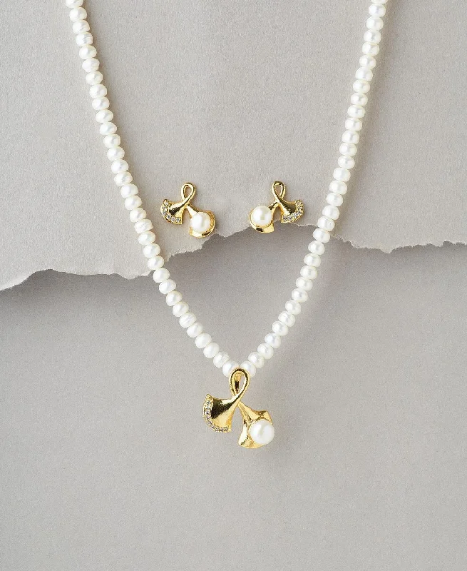 Chic gold necklaces for women -Trendy Pearl Necklace Set