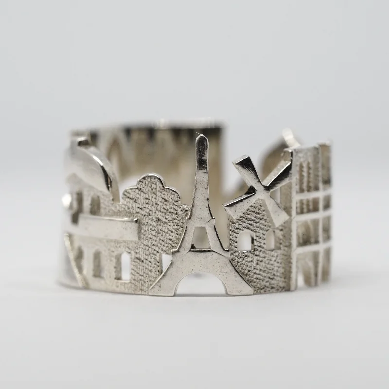 Women wide-band rings -Paris, France