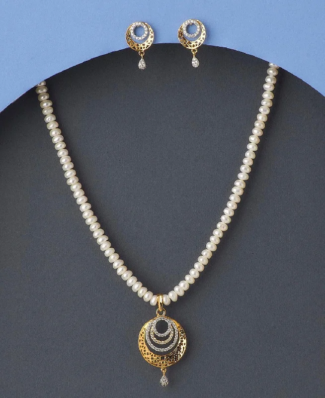 Nature-inspired necklaces for women -Trendy Pearl Necklace Set