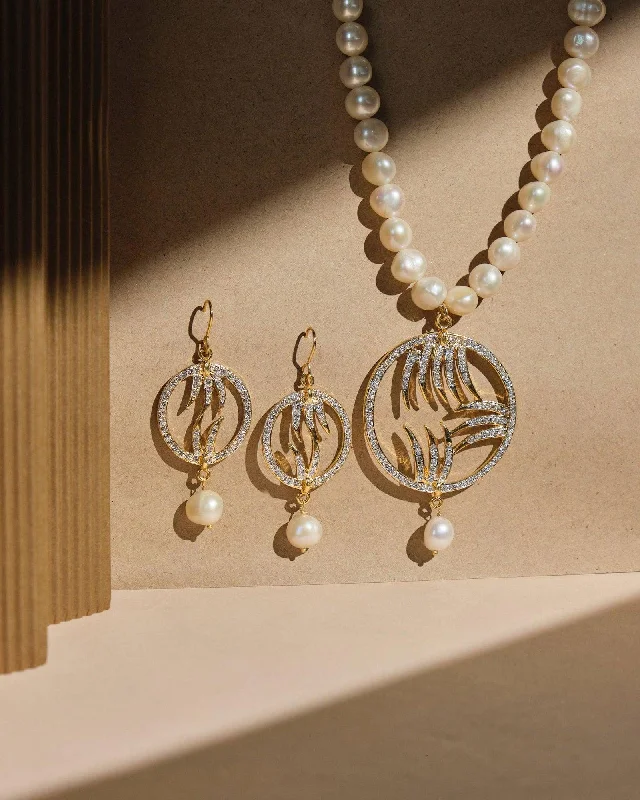 Luxury chain necklaces for women -The Maniranjani Delightening Pearl Necklace Set