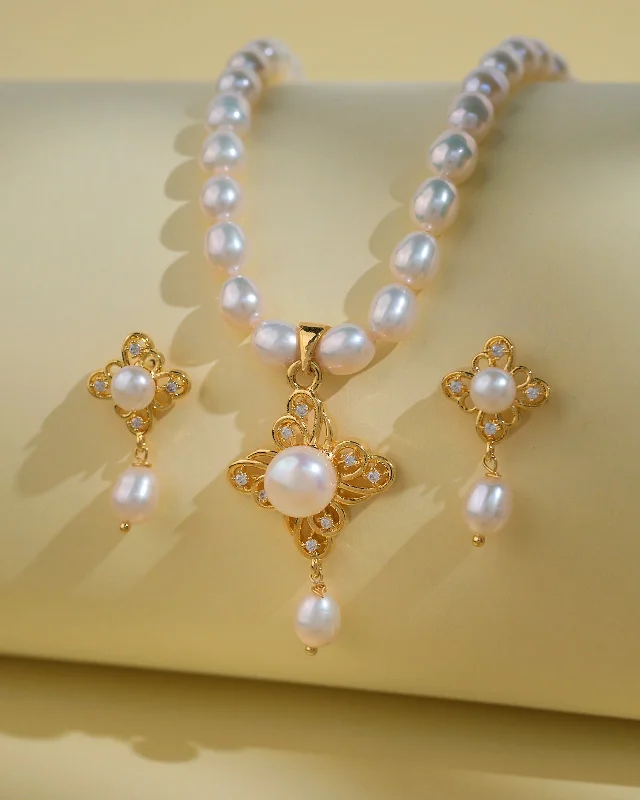 Delicate gold necklaces for women -Regal Pearl Necklace Sets